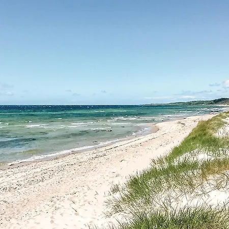 Three-bedroom In Nexo Vester Somarken